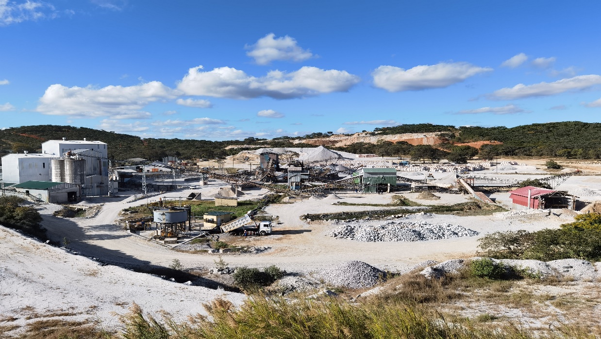 中礦資源集團津巴布韋Bikita礦山首批2萬噸透鋰長石精礦粉起運回國
